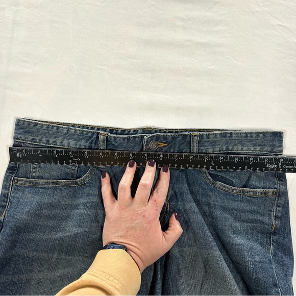 GAP Women's Boyfriend Jeans in Classic Blue - Picture 3 of 4